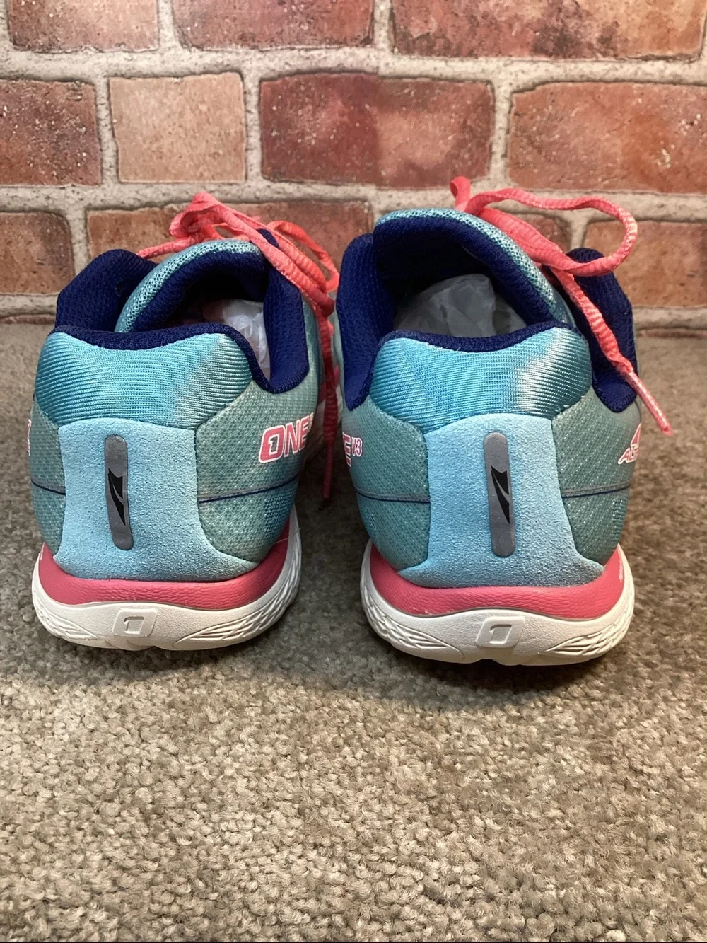 Altra One V3 womens running shoes sneakers size 10